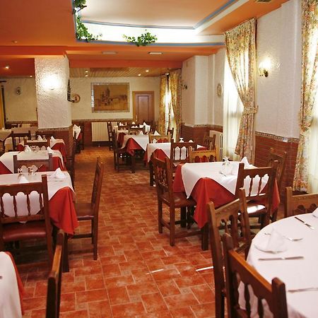 Hostal Cuatro Esquinas Ejea De Los Caballeros Exterior foto