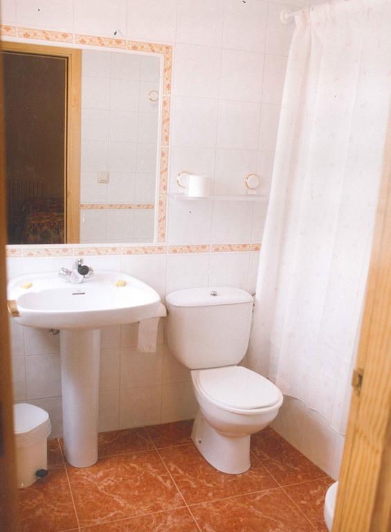 Hostal Cuatro Esquinas Ejea De Los Caballeros Quarto foto
