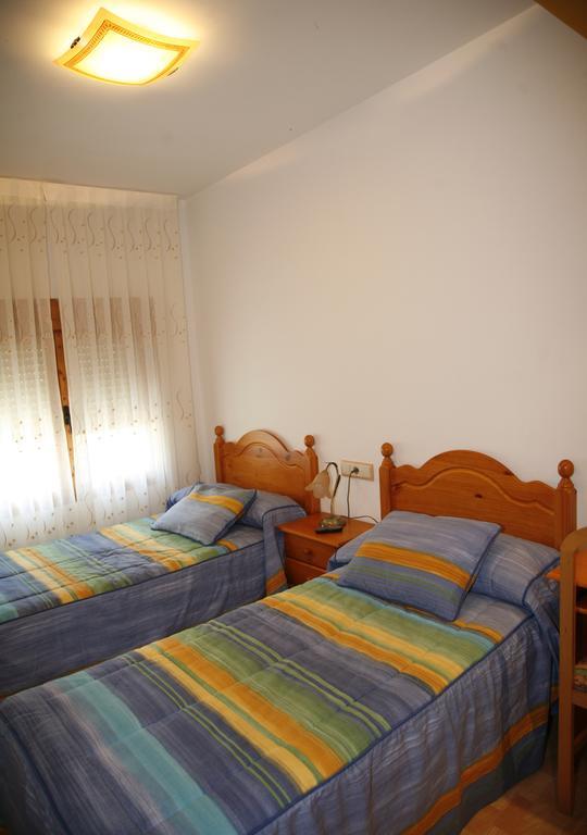 Hostal Cuatro Esquinas Ejea De Los Caballeros Quarto foto