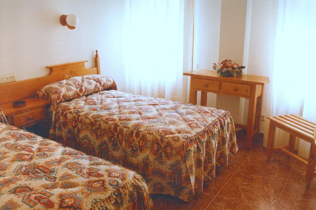 Hostal Cuatro Esquinas Ejea De Los Caballeros Quarto foto